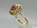 Gouden antieke ring met robijn. 2025/629.
