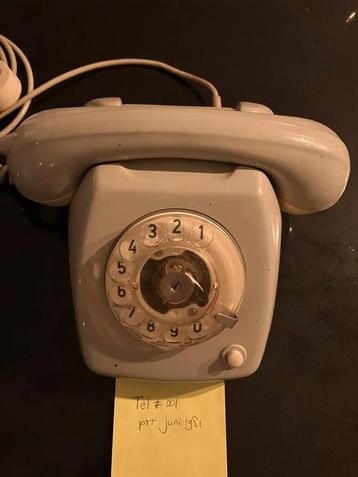 Vintage PTT Telefoon 1975 draaischijf beschikbaar voor biedingen