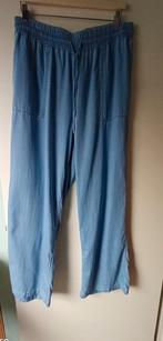 Niet gedragen wijde licht blauwe spijkerbroek., Kleding | Dames, Broeken en Pantalons, Blauw, Maat 42/44 (L), Nieuw, Ophalen of Verzenden
