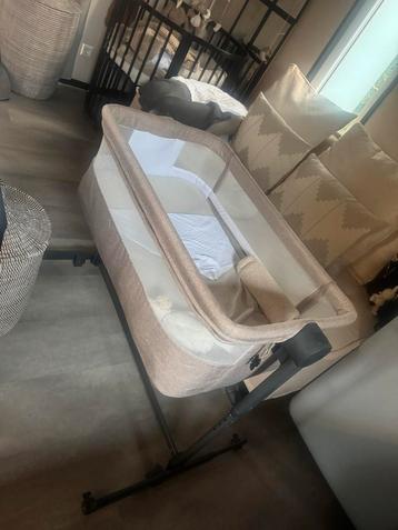 Co-sleeper Wieg - Zo goed als nieuw beschikbaar voor biedingen