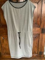 Mouwloze jurk van Giulia e Tu in maat 38 zwart wit z.g.a.n.!, Kleding | Dames, Maat 38/40 (M), Zwart, Ophalen of Verzenden, Zo goed als nieuw