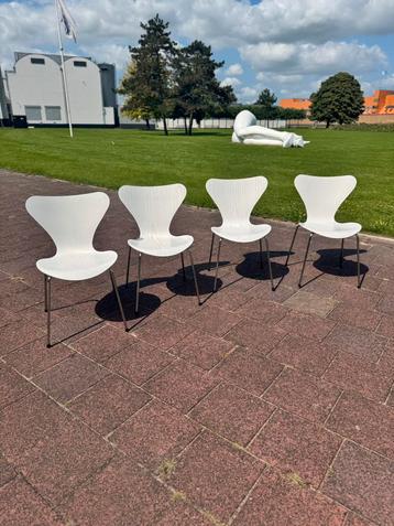 4x Fritz Hansen Arne Jacobsen 3107 design vlinderstoelen beschikbaar voor biedingen