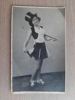originele foto / fotokaart meisje in pakje met tophat, jr40, Foto, Ophalen of Verzenden, Zo goed als nieuw, Voor 1940