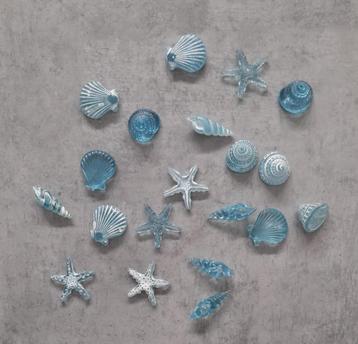 Allerlei DECORATIE: schelpjes, bloemetjes, siersteentjes etc beschikbaar voor biedingen