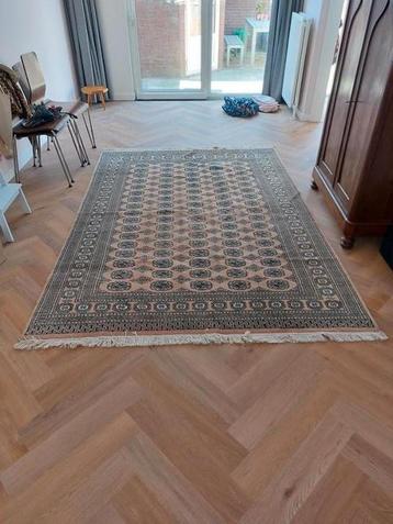 Mooi zwaar vloerkleed 295 x 190 cm beschikbaar voor biedingen