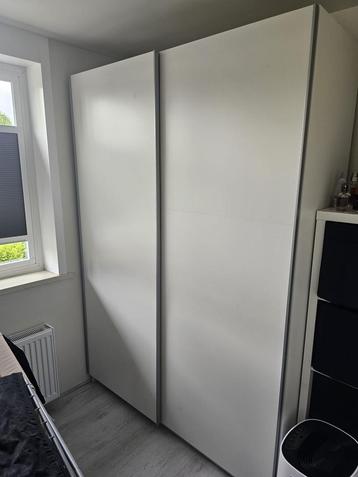 2x Witte kledingkast beschikbaar voor biedingen