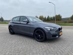 BMW 1-Serie 116i 136PK 5D Aut. 2013 Grijs, Auto's, BMW, Zwart, 4 cilinders, 1200 kg, 650 kg