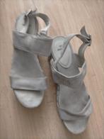 Grijs/ nubicksleehak sandaal mt 41, Kleding | Dames, Schoenen, Zo goed als nieuw, Eksept, Grijs, Sandalen of Muiltjes