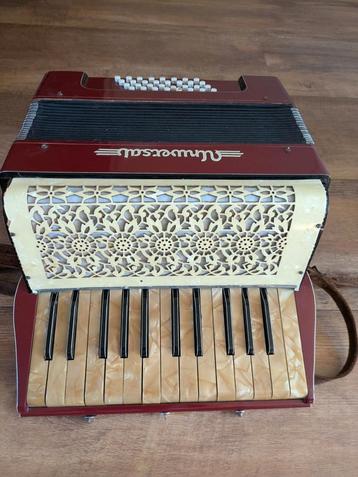 Accordeon Universal Retro beschikbaar voor biedingen