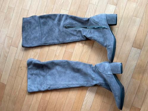 Tamaris lange soepele suede leren laarzen maat 39 grijs, Kleding | Dames, Schoenen, Zo goed als nieuw, Hoge laarzen, Beige, Ophalen of Verzenden