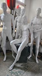 Witte heren etalagepoppen paspoppen, Ophalen