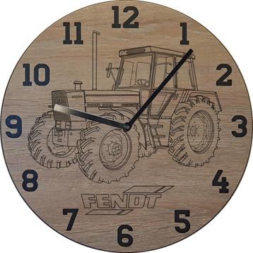 Themaklok met een Fent Farmer 312LSA tractor als thema beschikbaar voor biedingen