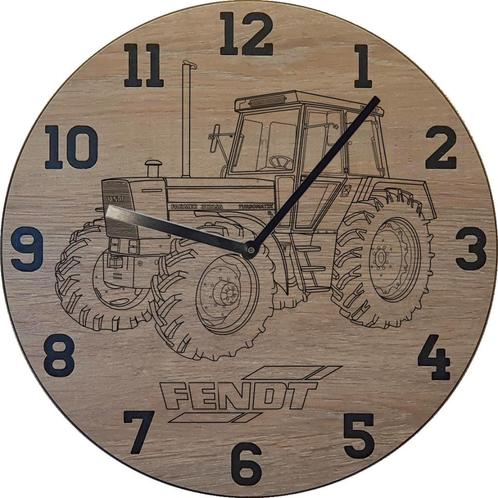 Themaklok met een Fent Farmer 312LSA tractor als thema, Huis en Inrichting, Woonaccessoires | Klokken, Ophalen of Verzenden