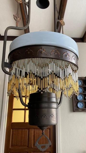 Antieke olielamp beschikbaar voor biedingen