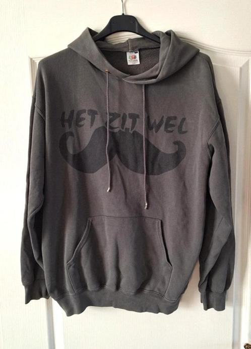 Fruit of the Loom hoodie – “Het zit wel snor” – Maat M, Kleding | Heren, Truien en Vesten, Zo goed als nieuw, Maat 48/50 (M), Grijs