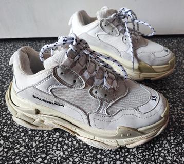Balenciaga Triple S maat 38 beschikbaar voor biedingen