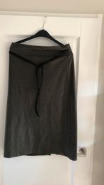 Lange rok in legergroen, Kleding | Dames, Ophalen of Verzenden, Zo goed als nieuw, Groen, Onder de knie