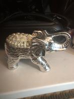 Zilveren olifant beeldje met parels, Ophalen of Verzenden, Zo goed als nieuw, Kunststof, Dierenbeeld