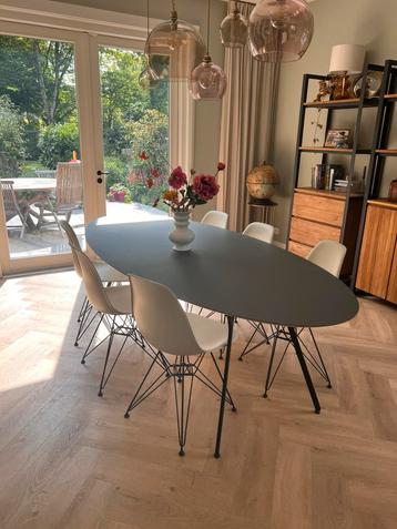 Prachtige design tafel HPL blad groen ovaal beschikbaar voor biedingen