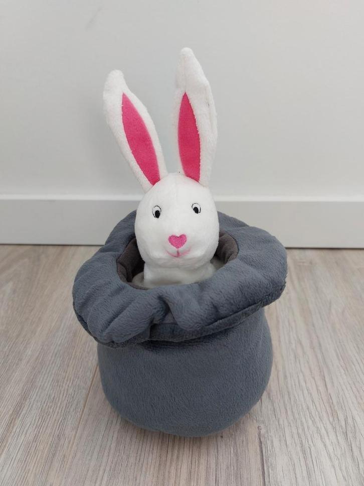 Knuffel muziekdoos Ikea leka cirkus konijn haas hoed L79, Kinderen en Baby's, Speelgoed | Knuffels en Pluche, Zo goed als nieuw
