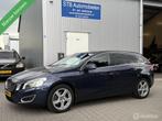 Volvo V60 1.6 T3 Momentum, Leder, Navi, Auto's, Volvo, Voorwielaandrijving, 15 km/l, 4 cilinders, 150 pk