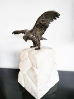 Art Deco periode- antieke bronzen adelaar op rots-, Antiek en Kunst, Kunst | Beelden en Houtsnijwerken, Ophalen of Verzenden