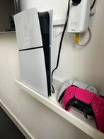 Playstation 5 slim digital met 2 witte controllers, Spelcomputers en Games, Ophalen of Verzenden, Zo goed als nieuw