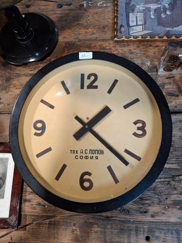 Oude Oostblok Klok - 33cm Diameter beschikbaar voor biedingen