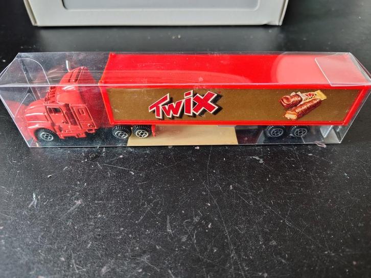 Metalen vrachtauto met twix reclame., Hobby en Vrije tijd, Modelauto's | 1:87, Nieuw, Bus of Vrachtwagen, Overige merken, Verzenden