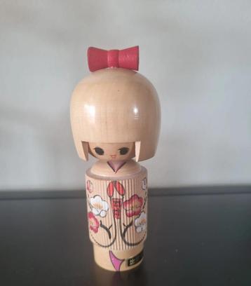 Leuke Kokeshi van Tomio Ishida beschikbaar voor biedingen