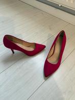 Pump fuchsia maat 38 suede, Kleding | Dames, Ophalen of Verzenden, Zo goed als nieuw, Roze