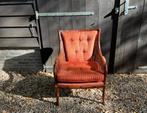 houten stoel met rode rib bekleding, Huis en Inrichting, Ophalen, Hout, Oud vintage, Zo goed als nieuw