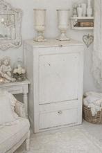 Wit Frans brocante kastje, Ophalen