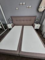 Boxspring ledikant met achterboord en kastjes, Ophalen, Gebruikt, Beige, Tweepersoons