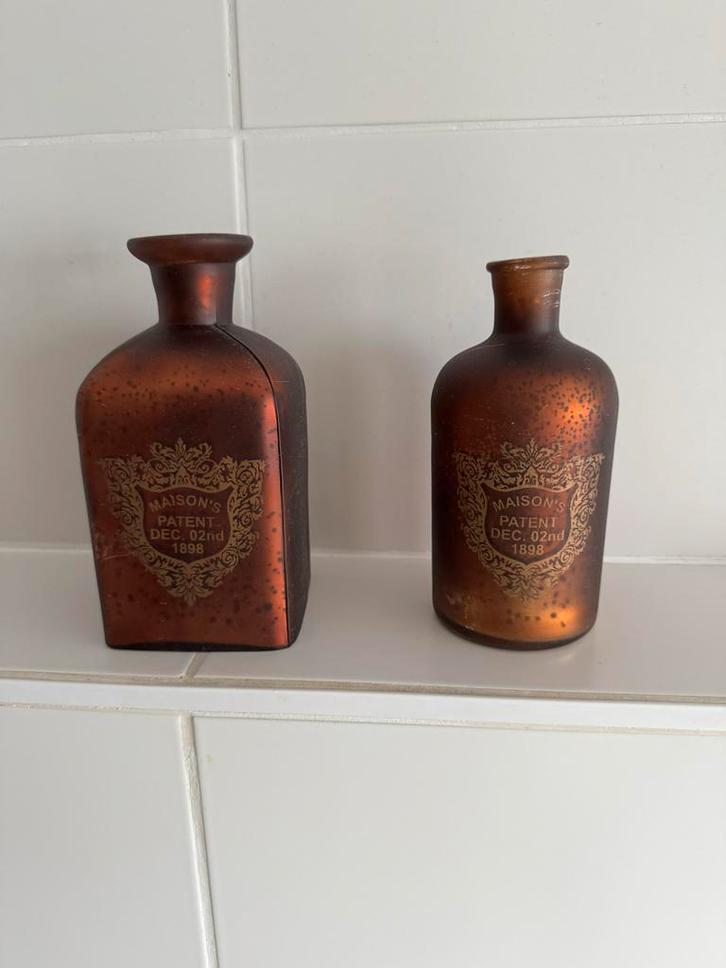 Vintage Flesjes Set van 2 - Maison's Patent 1898 Bruin Glas, Antiek en Kunst, Antiek | Vazen, Ophalen of Verzenden