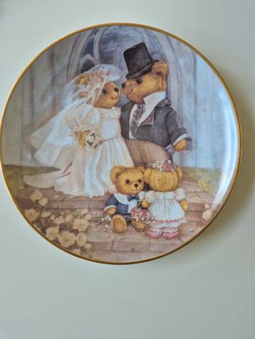 'Just Married by Patricia Brooks'. Porseleinen bord beschikbaar voor biedingen