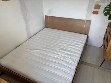 Bed tweepersoons 160-200 beschikbaar voor biedingen