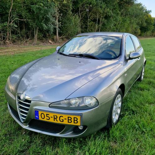 Alfa Romeo 147 1.6 T.spark 16V 77KW 5DR 2006 Grijs, Auto's, Alfa Romeo, Particulier, ABS, Airbags, Airconditioning, Alarm, Bluetooth