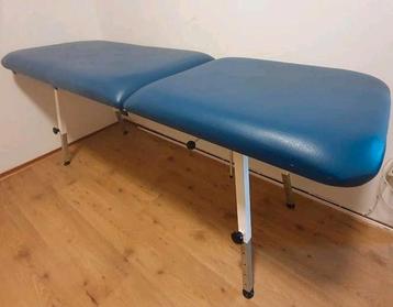 Zeer mooie behandel massage tafel. beschikbaar voor biedingen