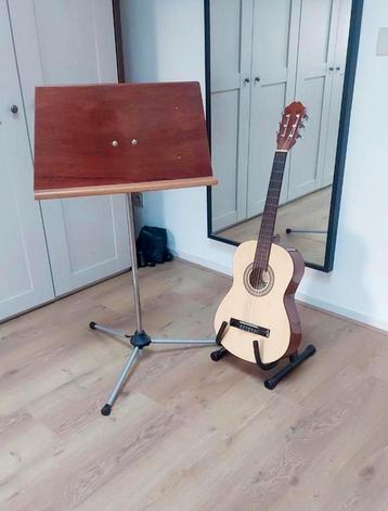 Kinder gitaar met toebehoren beschikbaar voor biedingen