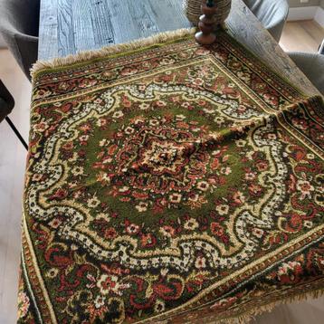 Vintage vierkante tafelkleed. 100% scheerwol. Groen met roze beschikbaar voor biedingen