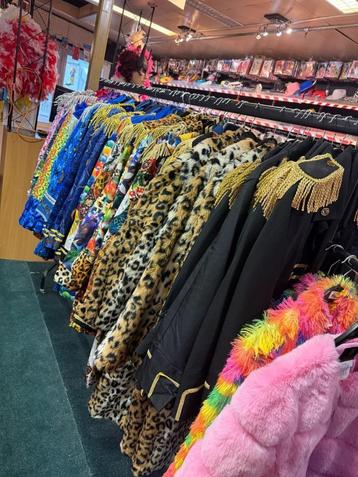 carnavalswinkel met verkoop mogelijkheid beschikbaar voor biedingen
