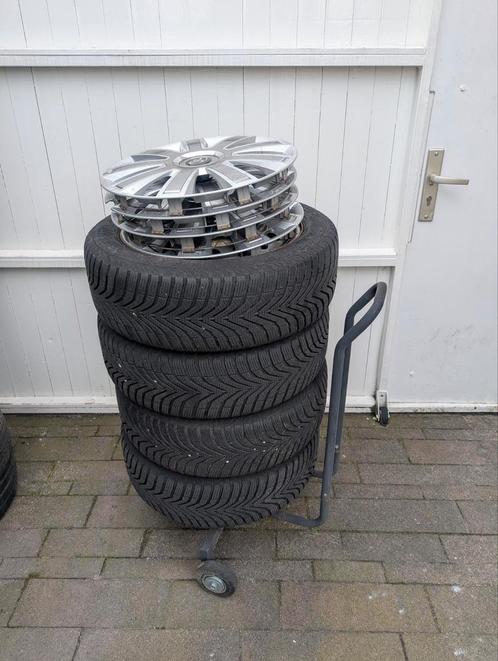 Toyota Prius 16" winterbanden met wieldoppen + wielmoeren, Auto-onderdelen, Banden en Velgen, Banden en Velgen, Winterbanden, 16 inch
