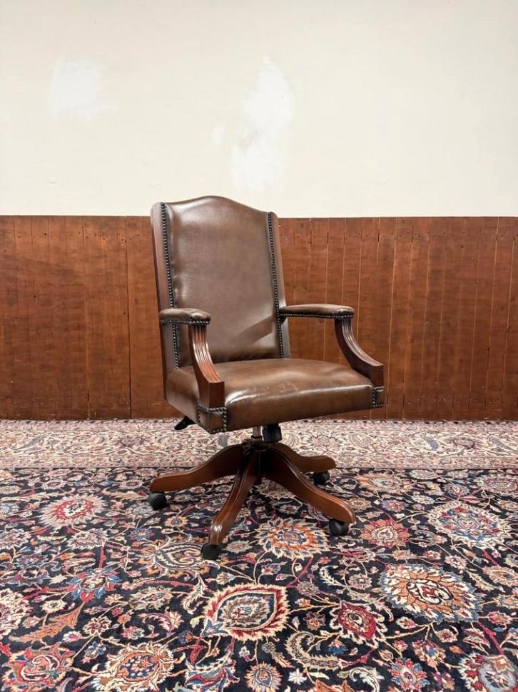 Klassiek Engels Chesterfield Bureaustoel, Antiek en Kunst, Antiek | Kantoor en Zakelijk, Ophalen