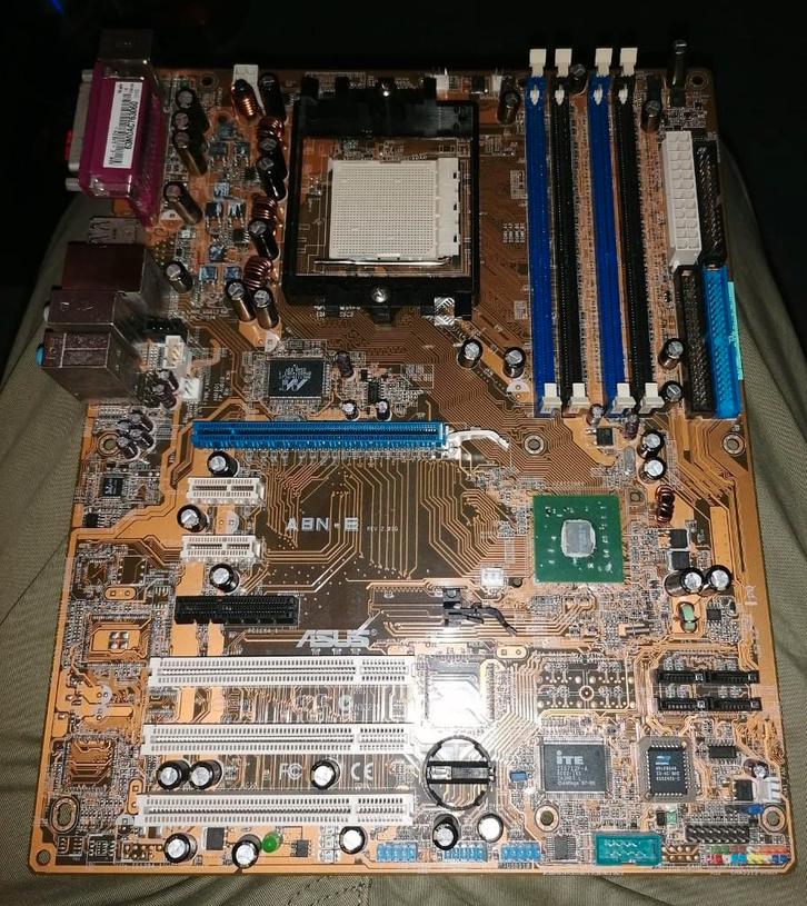 Asus A8N-E (kaal Moederboard) project 'Zonder I/O-Shield', Computers en Software, Moederborden, Gebruikt, Overige typen, DDR, Ophalen of Verzenden
