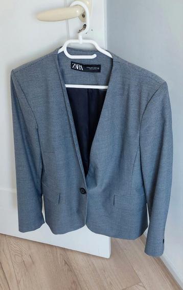 Blauw colbertje, lange mouw. Nieuw.
Maat 42.
Kersttip  beschikbaar voor biedingen