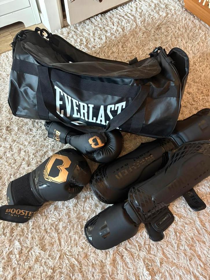 Kick boks set NIEUW!!!, Sport en Fitness, Boksen, Zo goed als nieuw, Bokszak, Ophalen of Verzenden