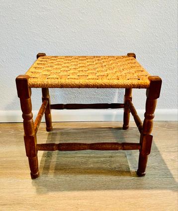 Vintage Brutalist Houten Jute Krukje / Voetenbankje beschikbaar voor biedingen