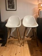 2x IKEA FANBYN barkruk – wit kunststof met houten poten, Huis en Inrichting, Barkrukken, Kunststof, 60 tot 90 cm, Ophalen of Verzenden