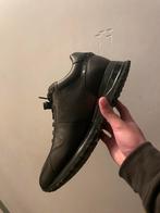 Louis Vuitton Run Away Sneakers, Ophalen of Verzenden, Zo goed als nieuw, Zwart, Sneakers of Gympen
